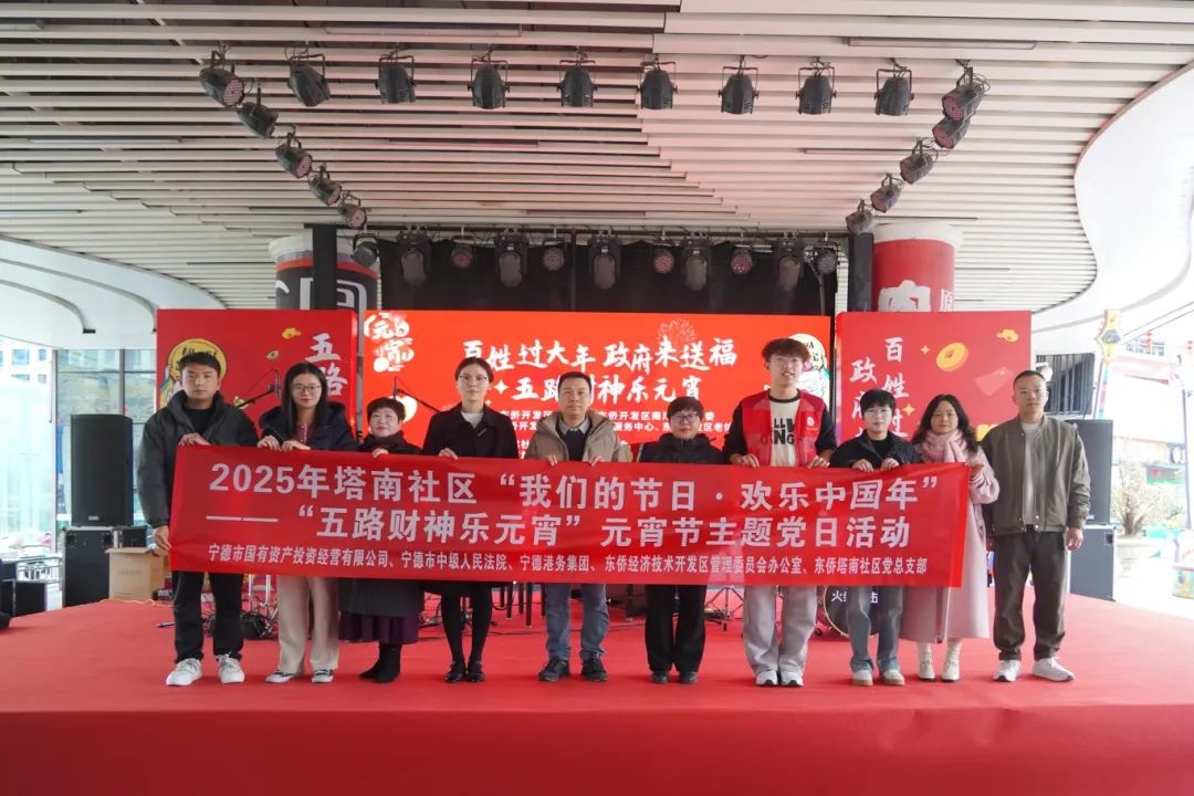 五路财神乐元宵——市万象城AWC公司开展“万象城AWC节日·欢乐中国年”元宵节系列活动
