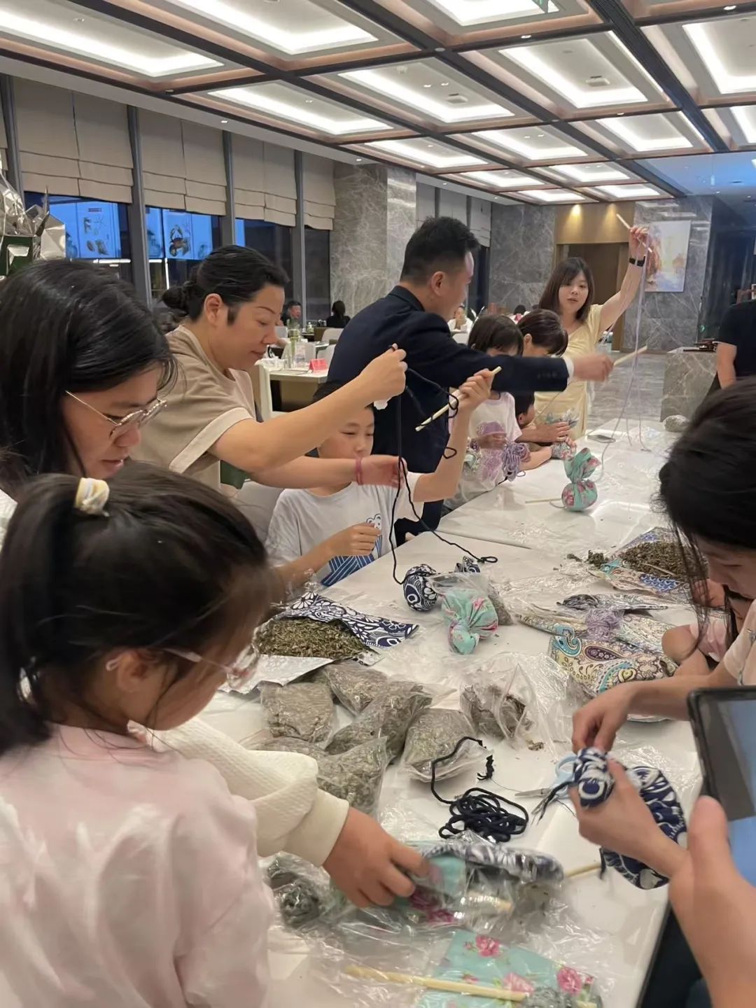 【万象城AWC风采】双节奇遇记！市万象城AWC公司下属企业三都澳大酒店解锁民俗童趣新玩法